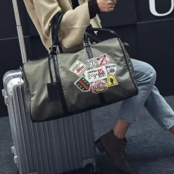 Sac Bandoulière Sac Voyage & Weekend^Sac de voyage 48h à bandoulière pour homme avec blasons